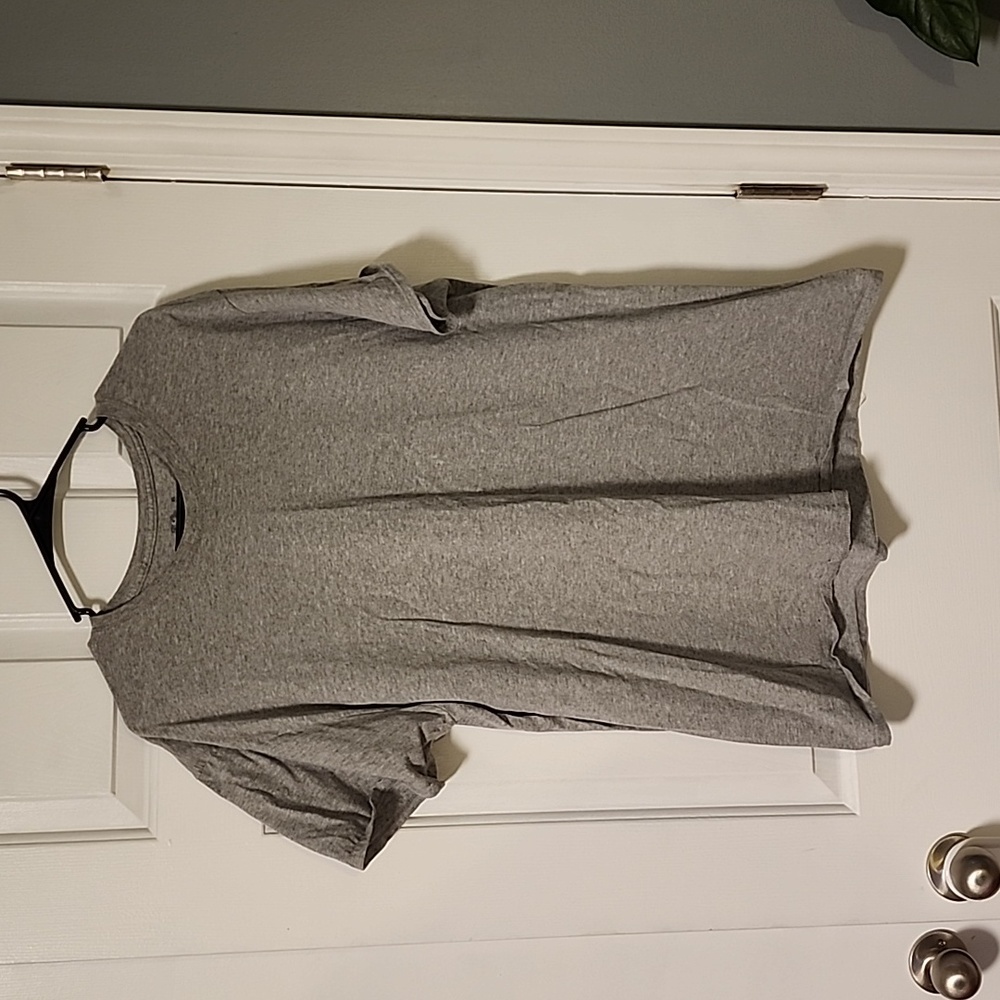 2 plain fruit of the loom tshirt size XL